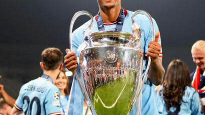 Akanji Amfananisha John Stones na Maradona