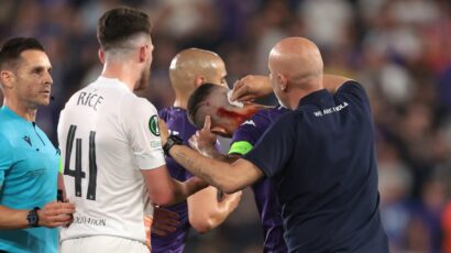 Westham Yaahidi Kuwachukulia Hatua Mashabiki Waliorusha Vitu Uwanjani