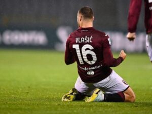 Torino Wanaandaa Ofa Mpya kwa Vlasic Anayecheza kwa Mkopo West Ham