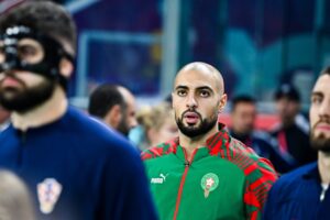 Kocha wa Morocco Apendekeza Amrabat Atasaini Mkataba na Klabu Mpya