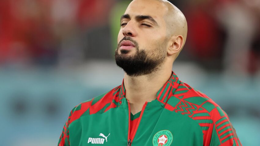 Kocha wa Morocco Apendekeza Amrabat Atasaini Mkataba na Klabu Mpya