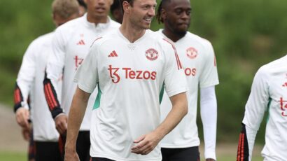 Man United Wamrudisha Jonny Evans