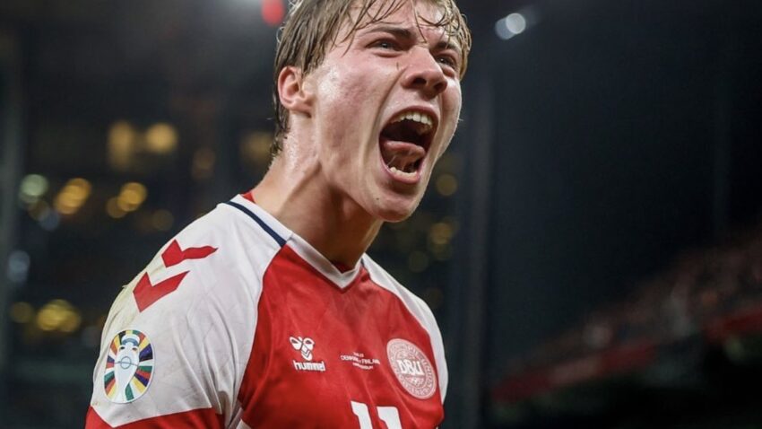 Manchester United Kutuma Ofa Rasmi kwa Hojland