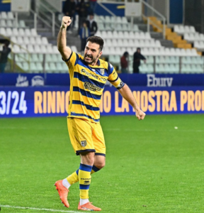 Buffon Anafikiria Kustaafu Licha ya Mkataba na Parma