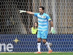 Buffon Anafikiria Kustaafu Licha ya Mkataba na Parma