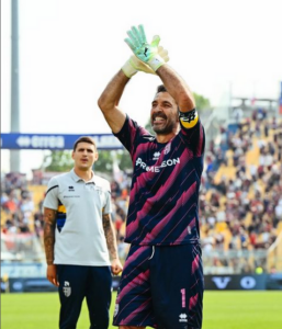 Buffon Anafikiria Kustaafu Licha ya Mkataba na Parma