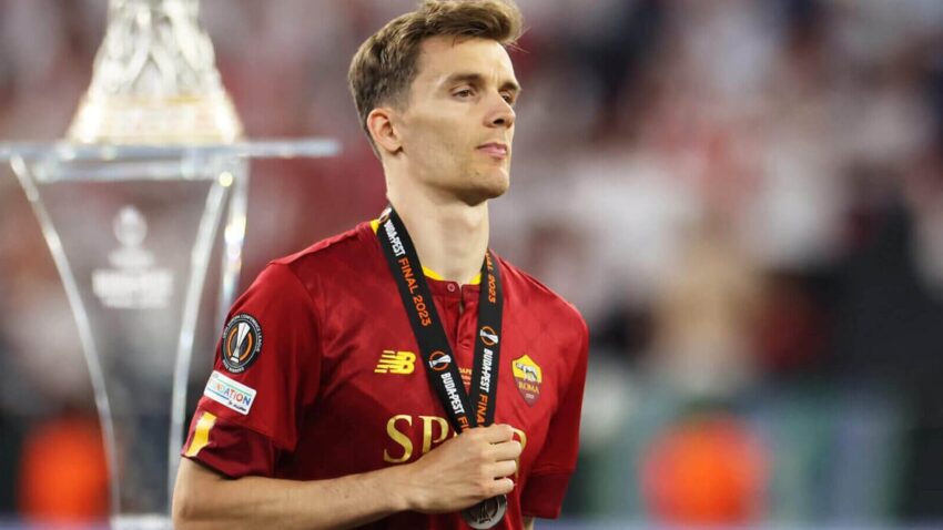 Beki wa Leeds Llorente Arejea Roma kwa Mkopo wa Msimu Mzima