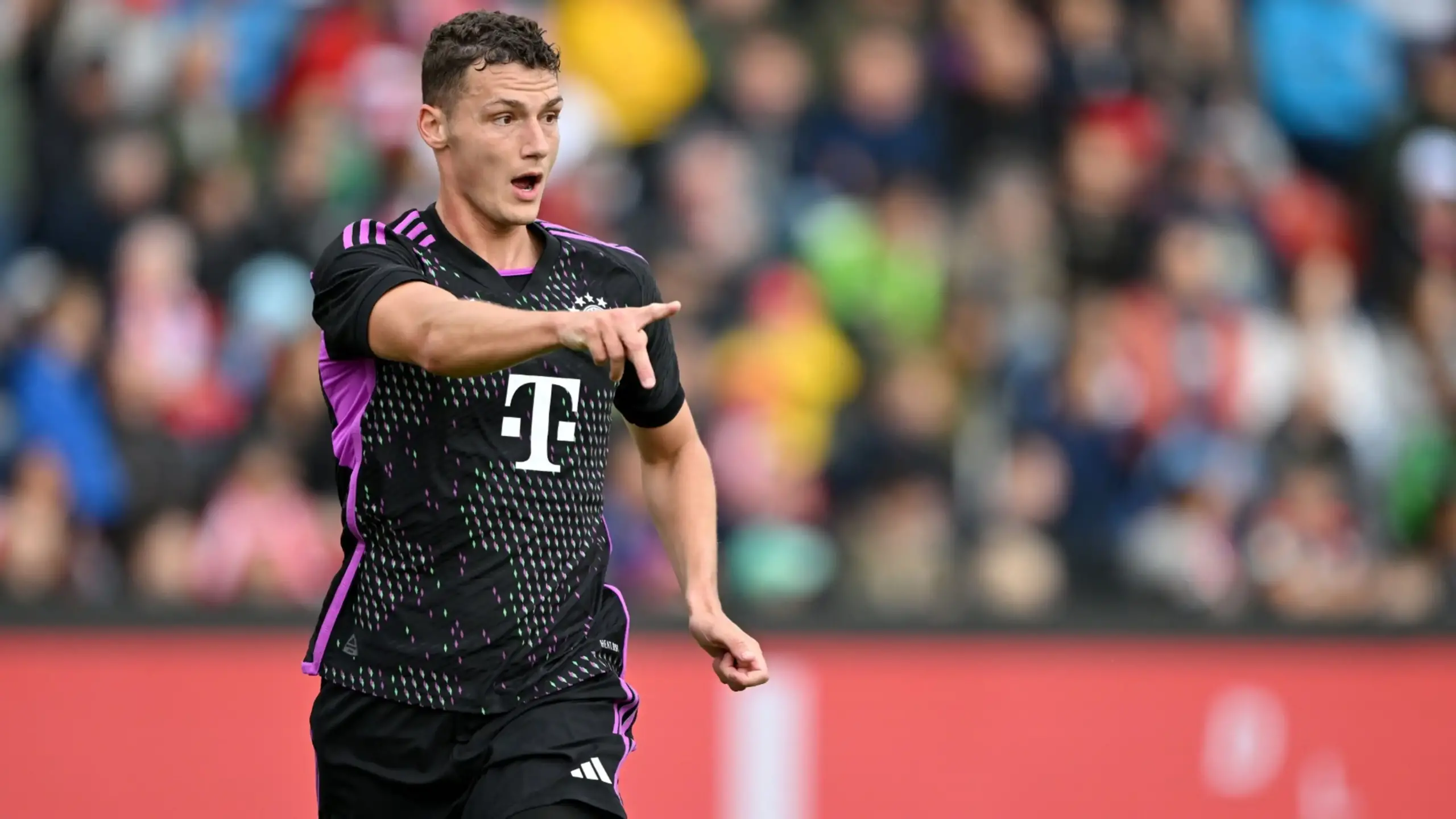 Pavard Aipiga Chini Ofa ya Manchester United