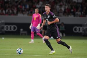 Pavard Aipiga Chini Ofa ya Manchester United