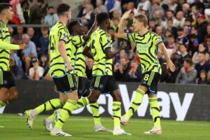 Arsenal Yamaliza na Wachezaji 10 Uwanjani kwa Ushindi