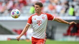 Pavard Aipiga Chini Ofa ya Manchester United