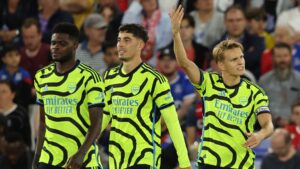 Arsenal Yamaliza na Wachezaji 10 Uwanjani kwa Ushindi