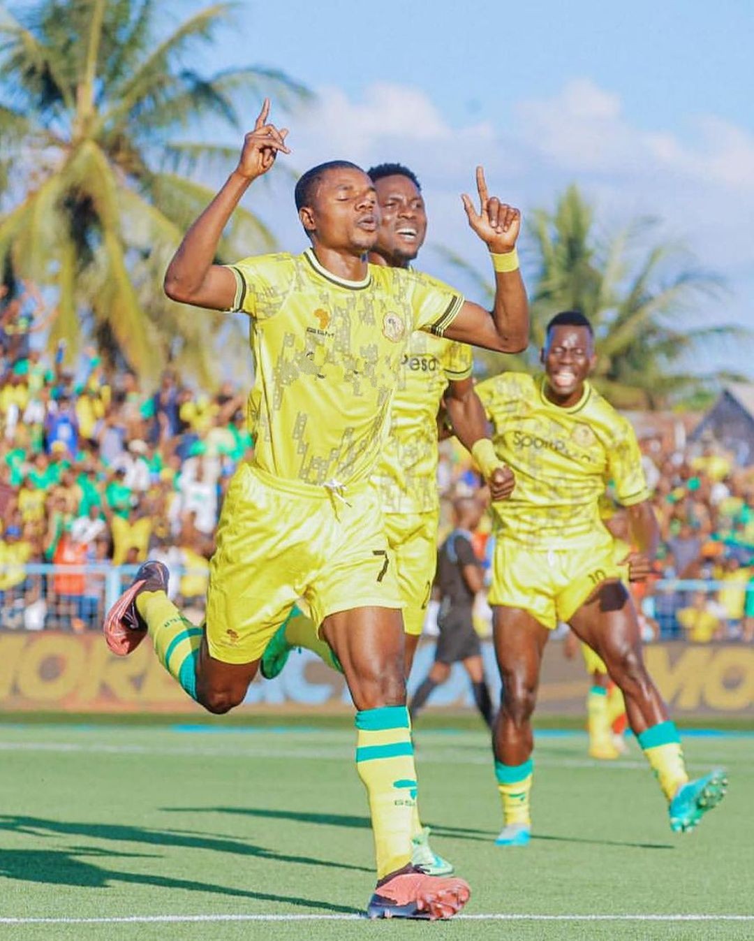 Max Nzengeli Mchezaji Bora Mwezi Agosti