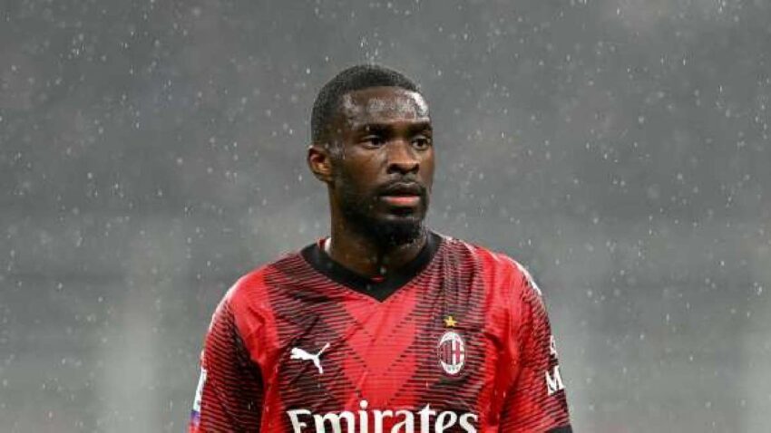 Tomori  Achanganyikiwa na Vijembe vya Uingereza