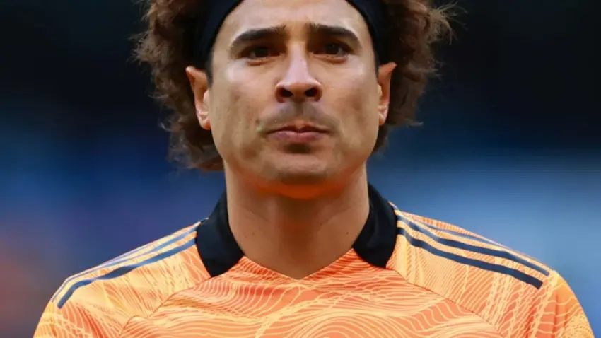 Mlinda Mlango wa Salernitana Ochoa Ameteguka Bega