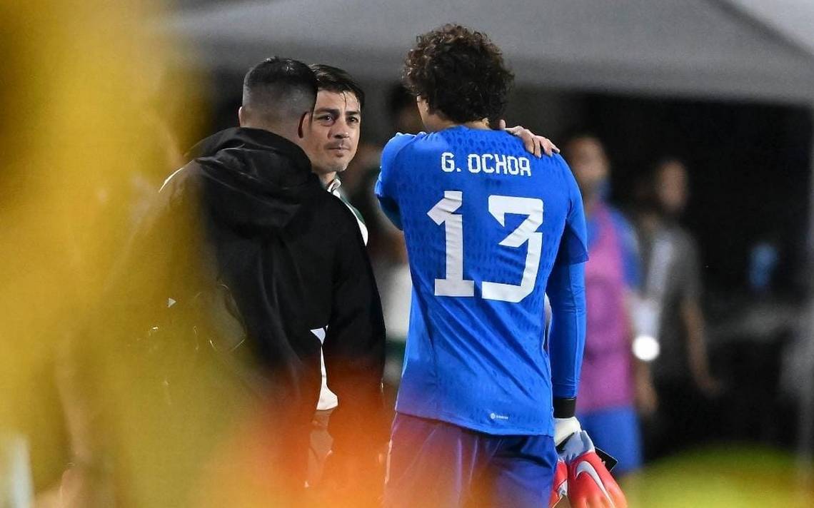 Mlinda Mlango wa Salernitana Ochoa Ameteguka Bega