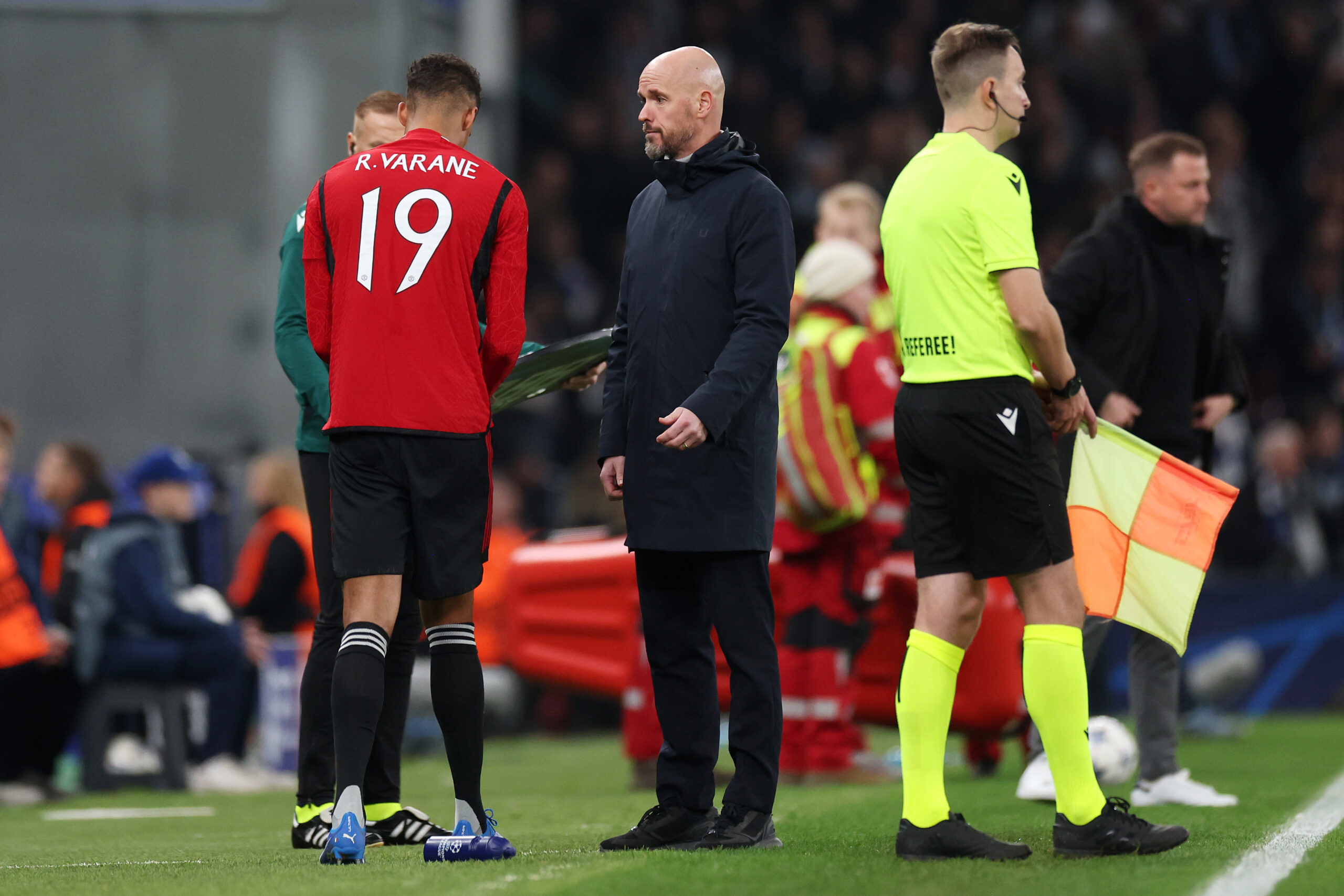 Ten Hag: "Maguire Anamuweka Varane Nje ya Timu"