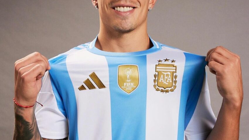 Lisandro Martinez Ajiunga na Timu ya Taifa ya Argentina