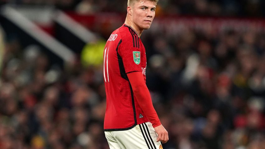 Hojlund Sasa Analengwa na AC Milan Baada ya Kufuatiliwa na Inter.