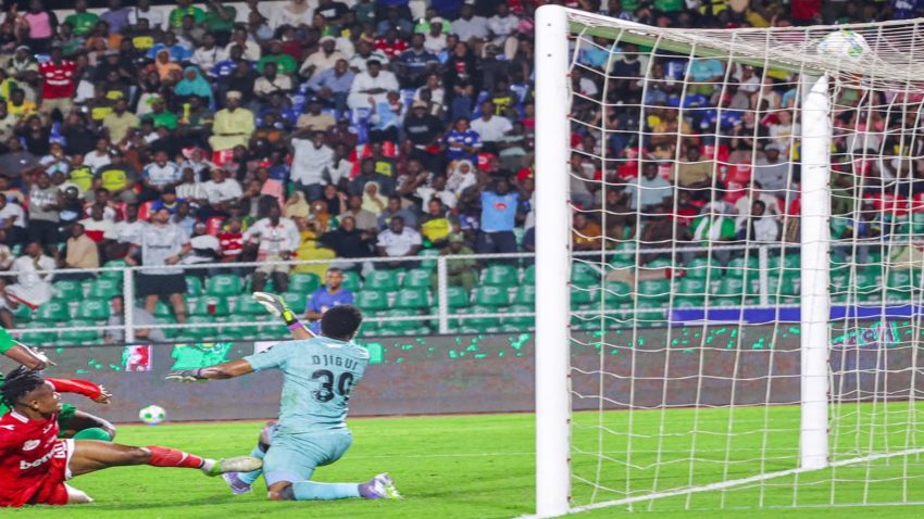 Mwamuzi Aliyekataa Goli la Simba kwenye Dabi ya Kariakoo Afungiwa miezi Sita