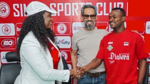 Elie Mpanzu Asaini Mkataba Mpya wa Miaka Miwili Kuendelea Kubaki Simba SC