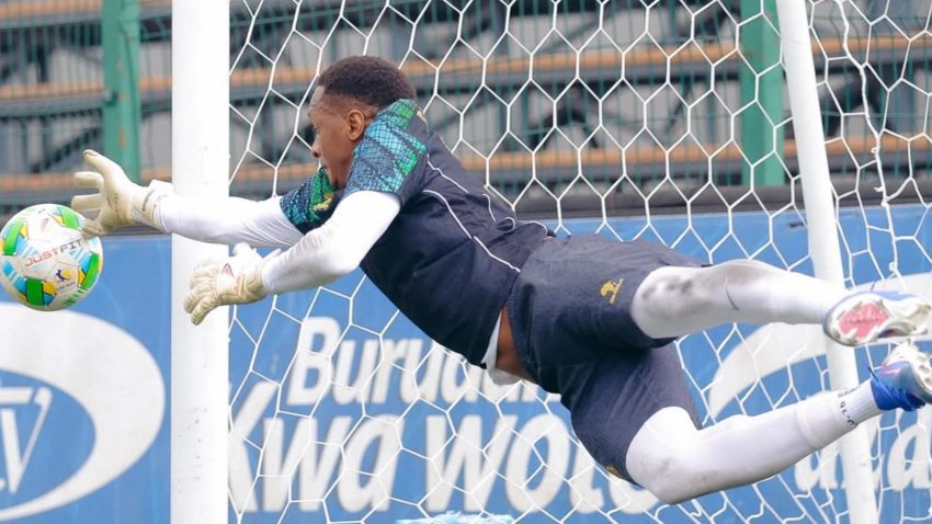 Djigui Diarra Afungiwa Mechi 3, Atozwa Milioni 4 Kwa Makosa Mawili