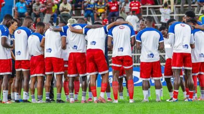 Simba SC Yatozwa Faini ya Milioni 10 Baada ya Mashabiki Kurusha Chupa za Maji