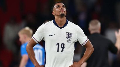 Rooney Ashangazwa Kuachwa kwa Alexander-Arnold England