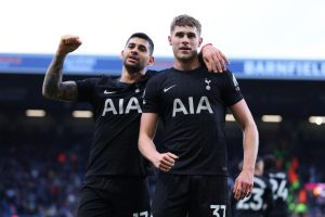 Manchester United Wanafikiria Kumsajili Micky van de Ven wa Spurs