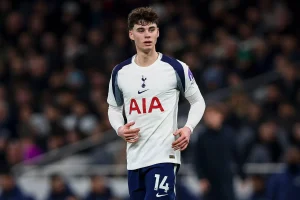 Bayern Munich na Dortmund Wanaendelea Kumfuatilia Kiungo wa Spur, Archie Gray.