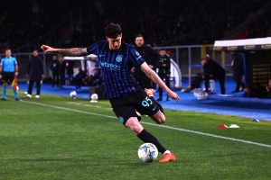 Barcelona Bado Wana Matumaini ya Kumsajili Bastoni Licha ya Ada Kubwa Inayodaiwa na Inter