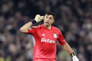 Emiliano Martínez Ametolewa Kama Chaguo, Lakini Spalletti na Comolli Hawakubaliani Kuhusu Kipa Mpya wa Juve.