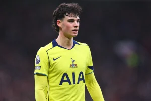 Bayern Munich na Dortmund Wanaendelea Kumfuatilia Kiungo wa Spur, Archie Gray.