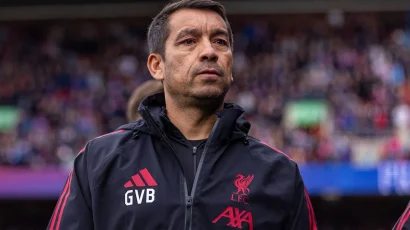 Feyenoord Wamlenga Van Bronckhorst Kuwa Mkurugenzi wa Ufundi