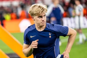 Arsenal na Chelsea Wanamfuatilia Nyota wa Tottenham Lucas Bergvall