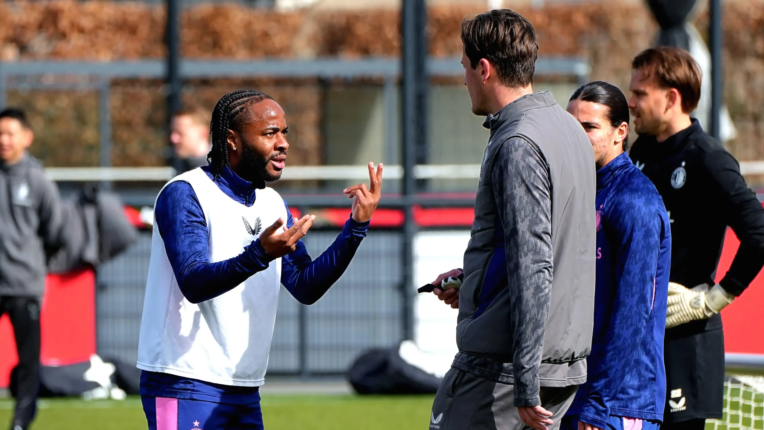 Van Persie Amtaka Raheem Sterling Kuipambania Feyenoord