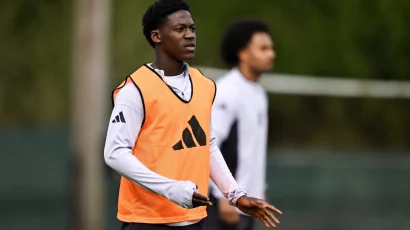Michael Carrick Amesema kuwa Mkataba wa Kobbie Mainoo Uko Karibu Kukamilika.