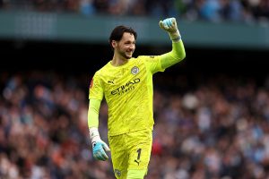 Aston Villa Wanamfuatilia Kipa James Trafford Kama Mbadala wa Emiliano Martínez.